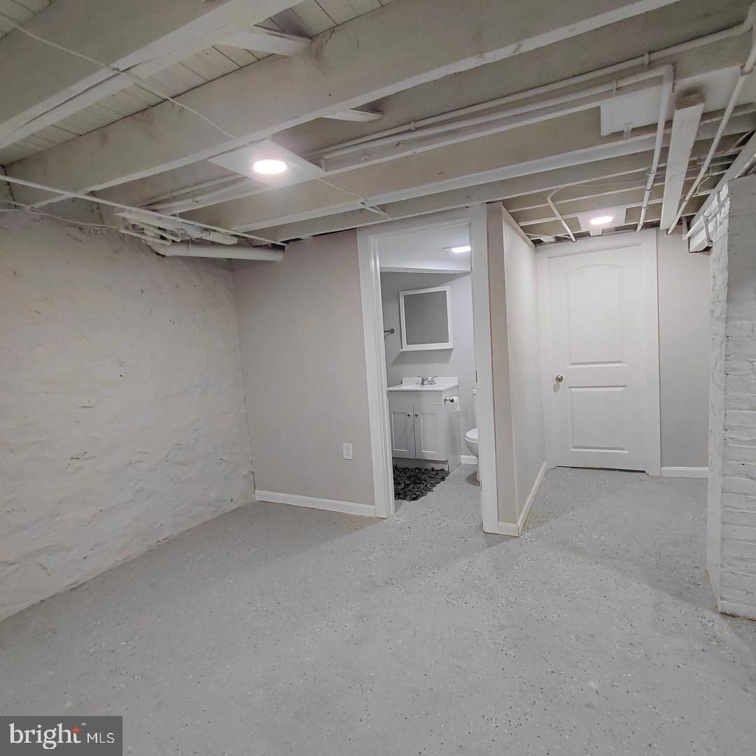 502 Lyndhurst St Property Photo 25