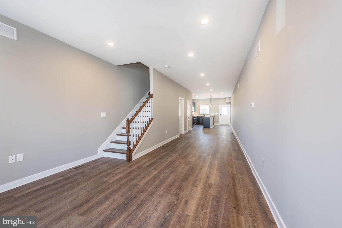 1330 Division St Property Photo 2