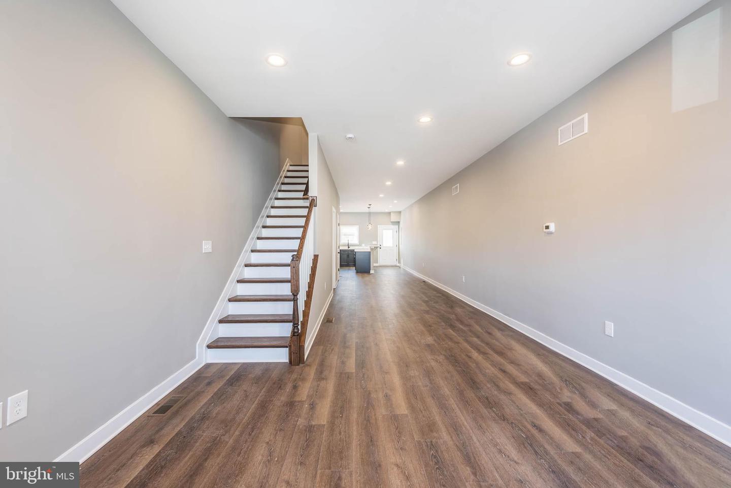 1330 Division St Property Photo 3
