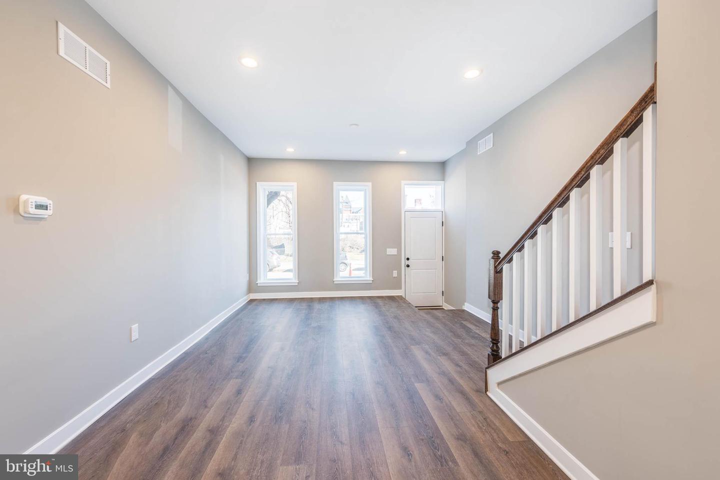 1330 Division St Property Photo 4