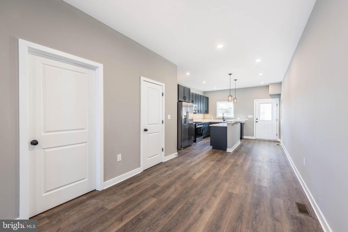 1330 Division St Property Photo 5