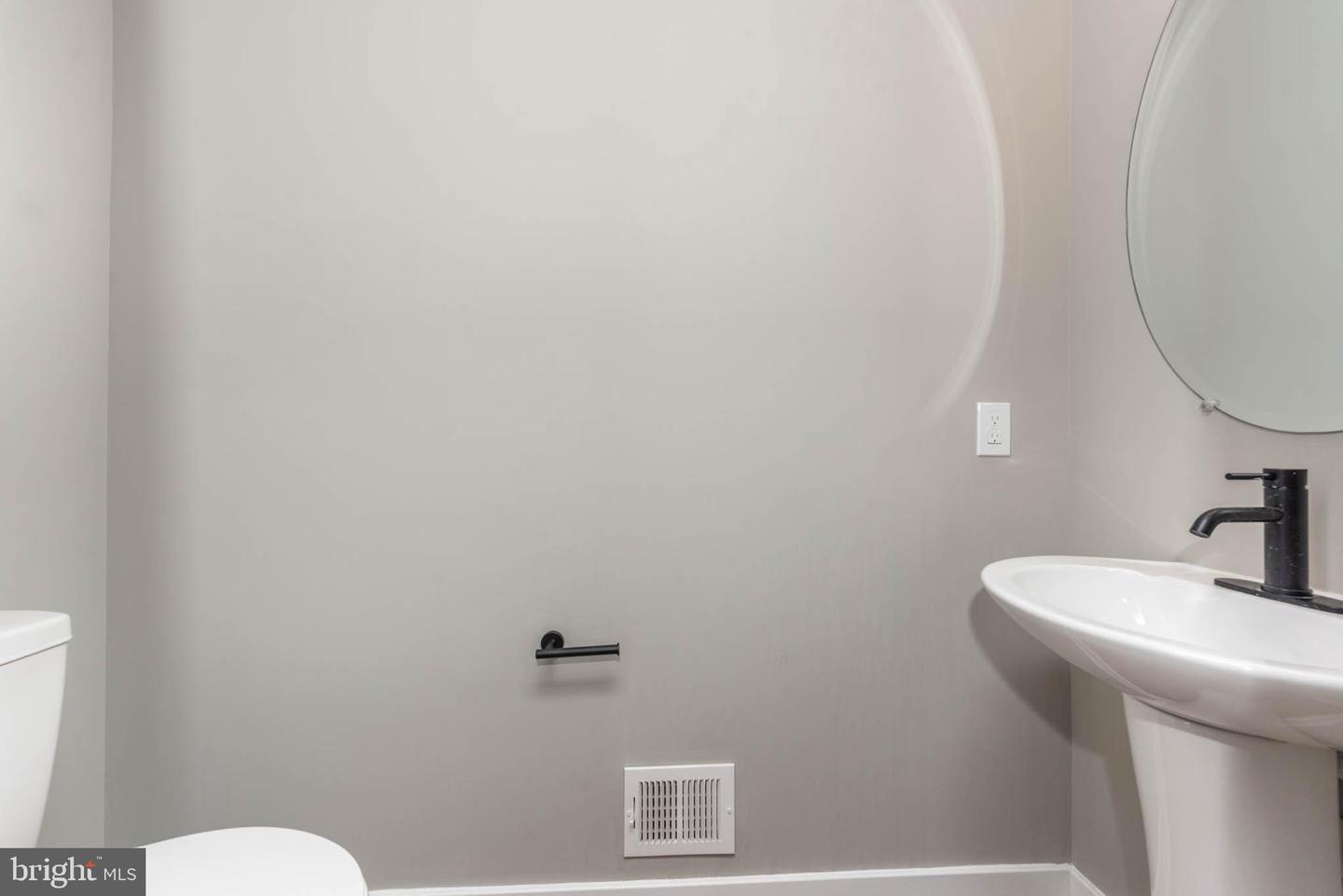 1330 Division St Property Photo 6
