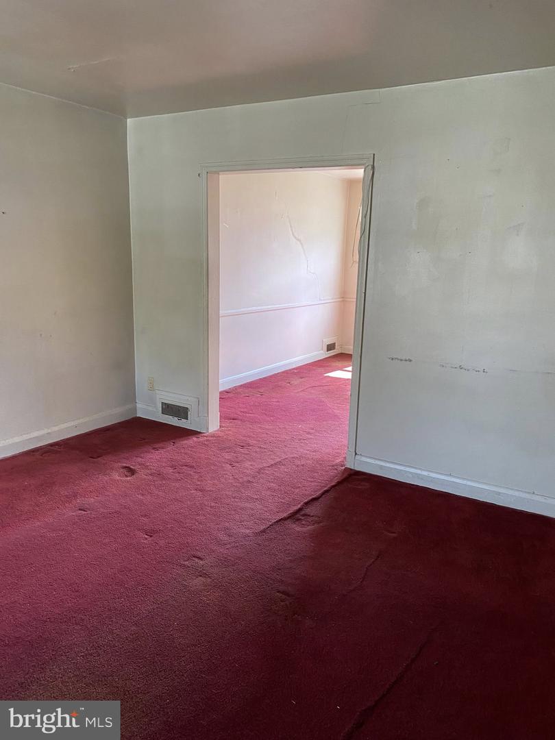 815 Saint Dunstans Rd Property Photo 4