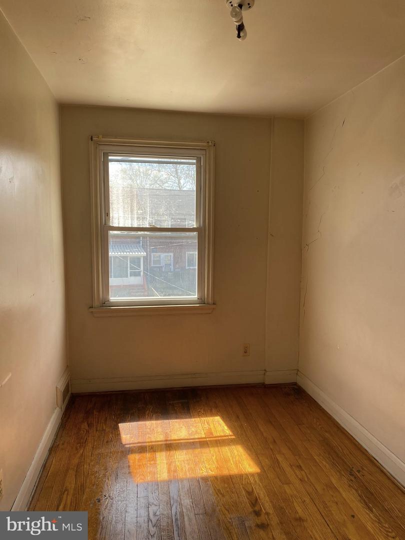 815 Saint Dunstans Rd Property Photo 5