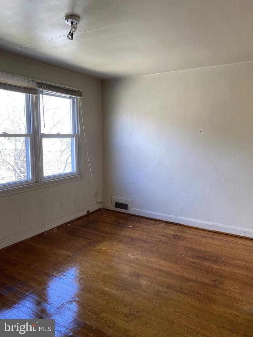 815 Saint Dunstans Rd Property Photo 13