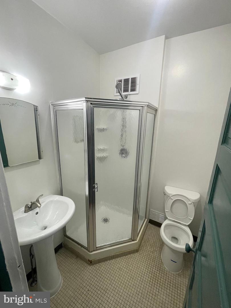 3433 Greenmount Ave Property Photo 10