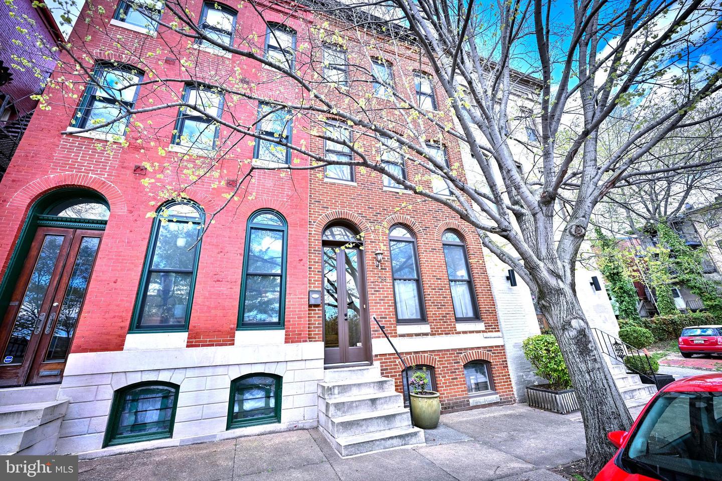 240 WILSON ST Property Photo 1