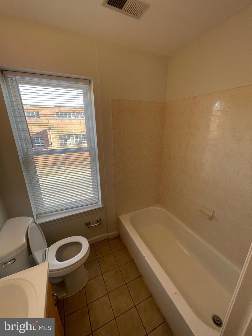 1539 Bush St Property Photo 33