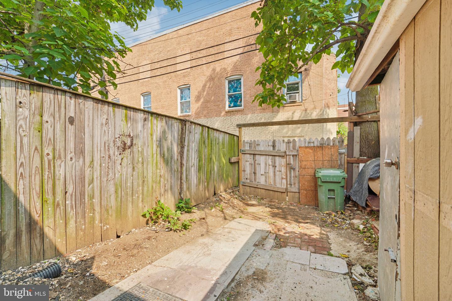 2140 Wilkens Ave Property Photo 22