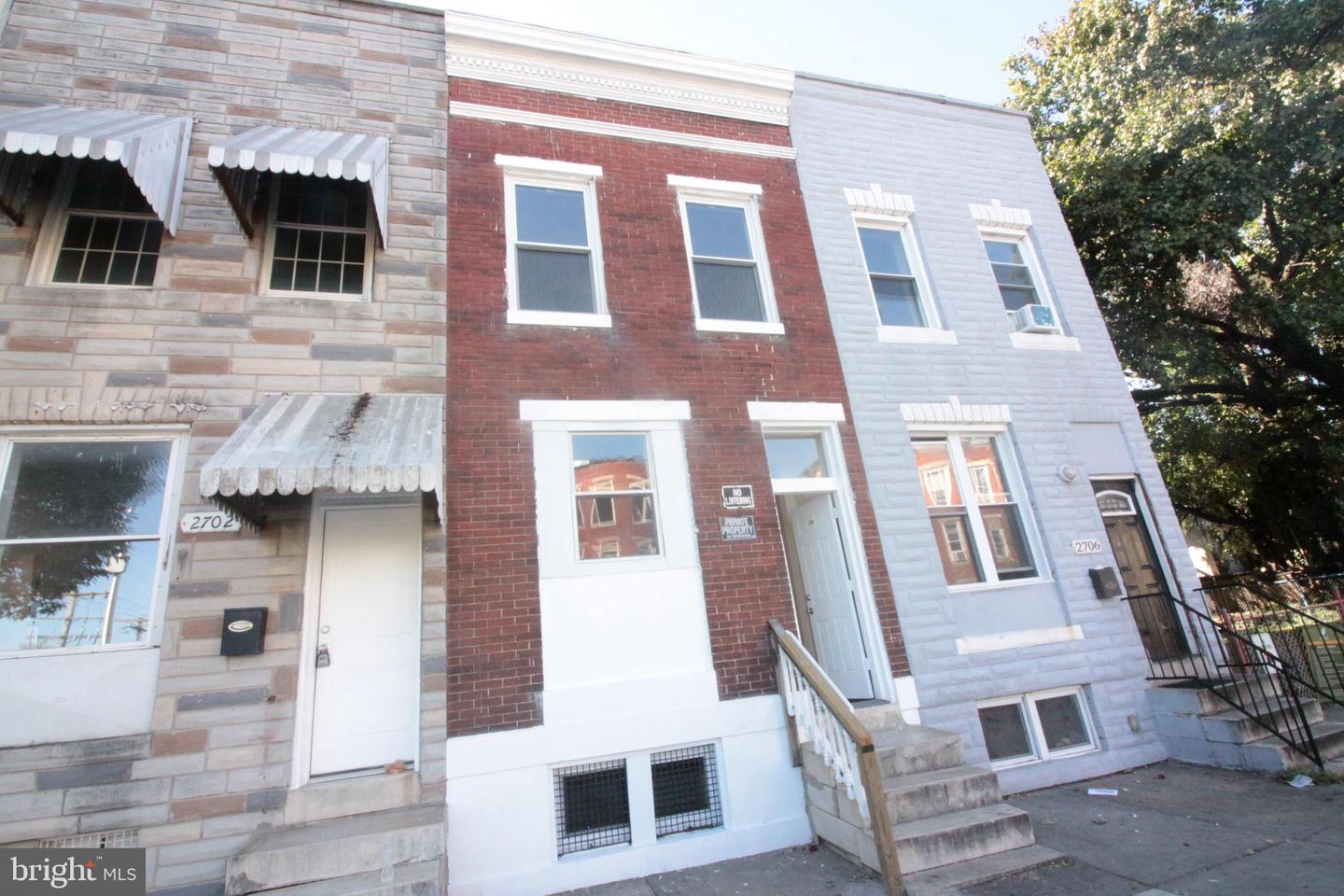 2704 Greenmount Ave Property Photo 1