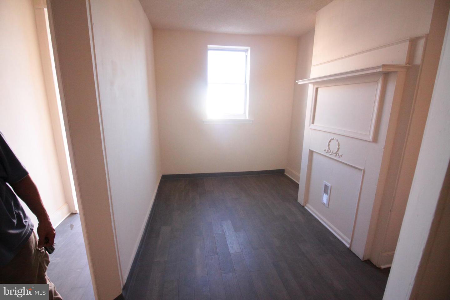 2704 Greenmount Ave Property Photo 2