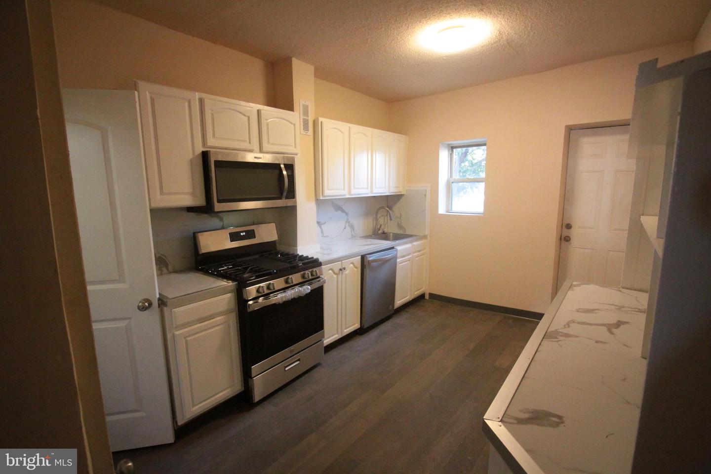 2704 Greenmount Ave Property Photo 5