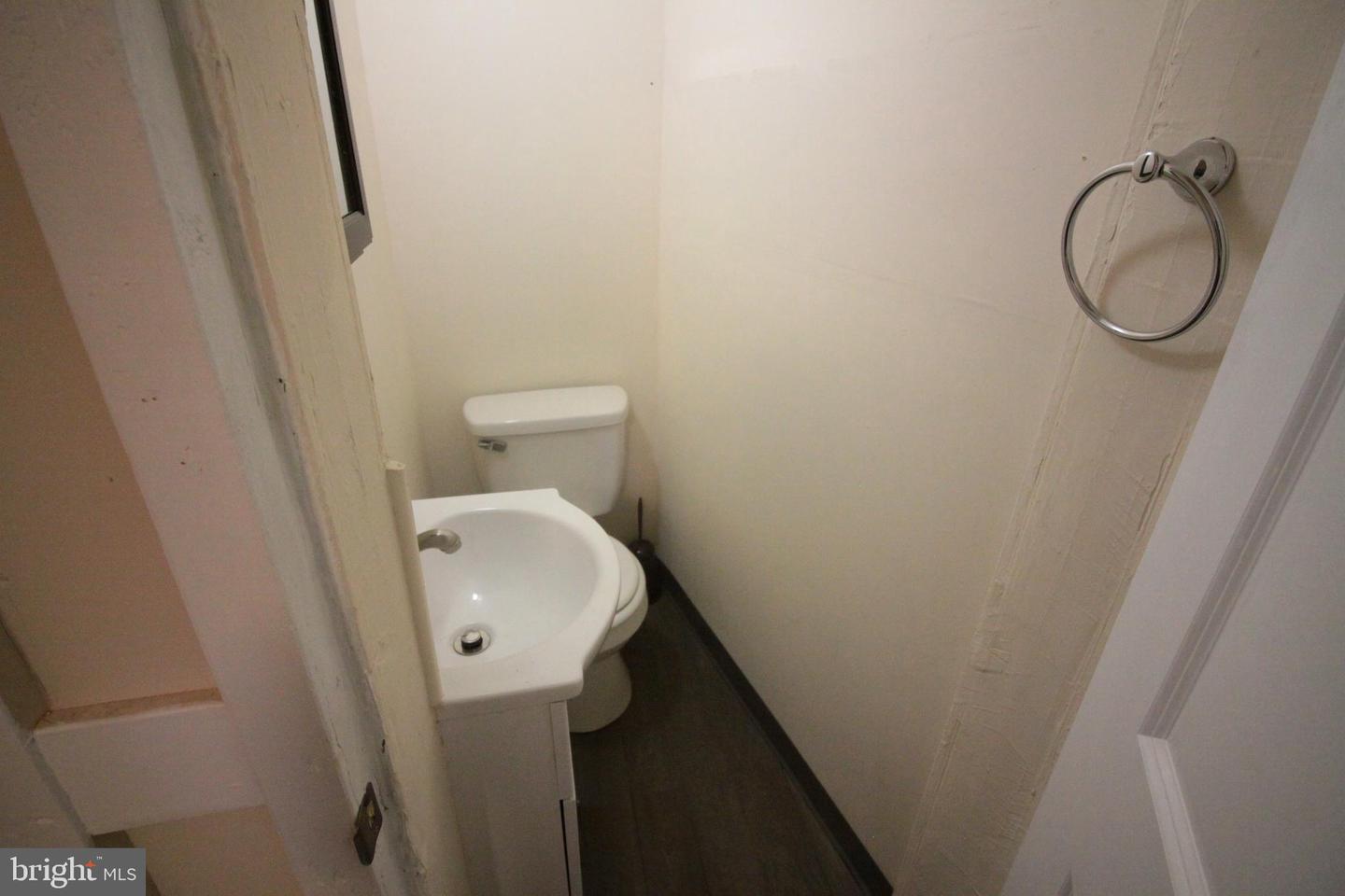 2704 Greenmount Ave Property Photo 6
