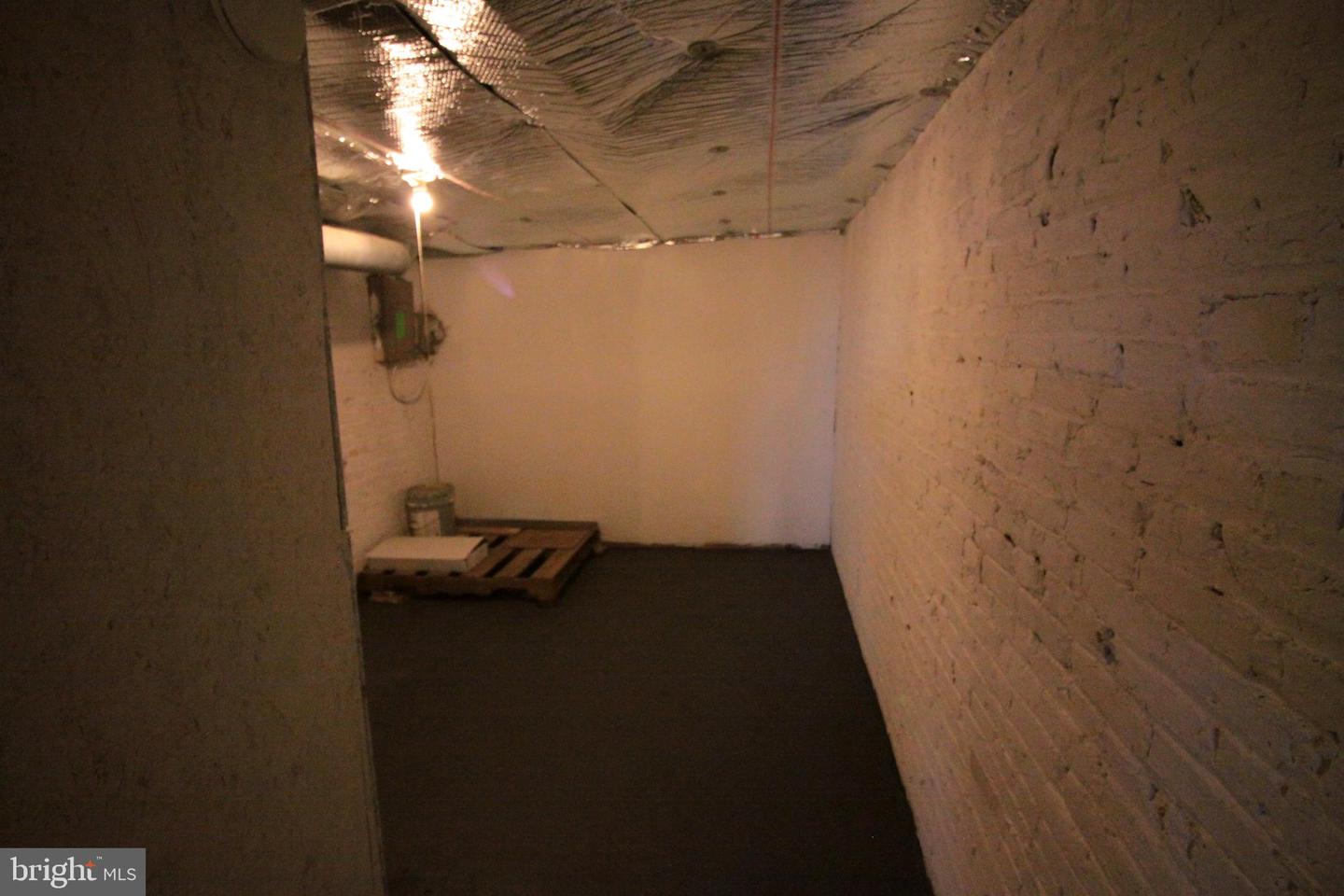 2704 Greenmount Ave Property Photo 8