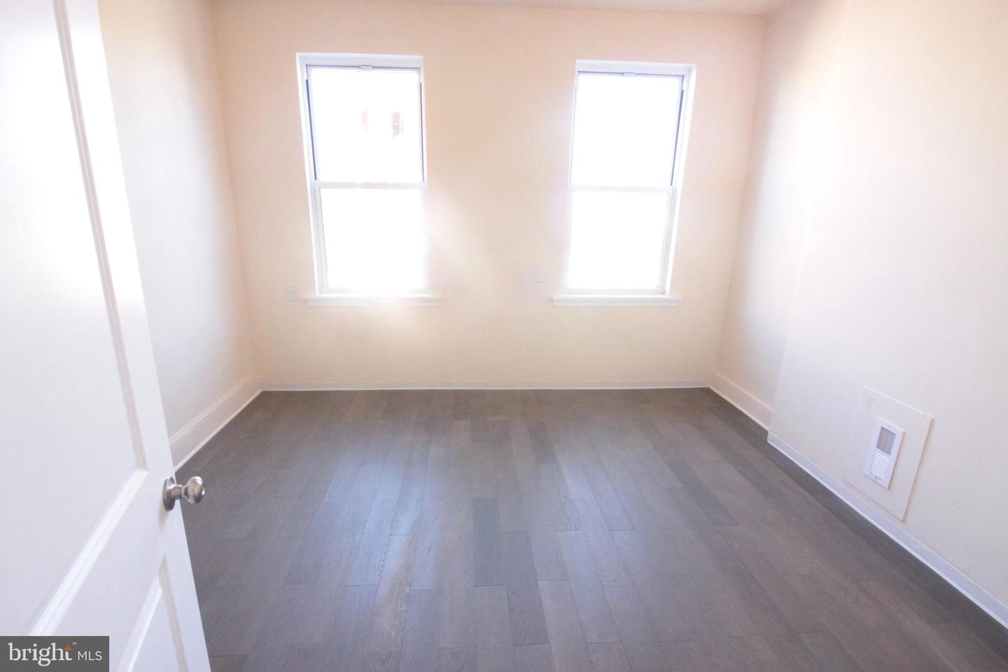 2704 Greenmount Ave Property Photo 9