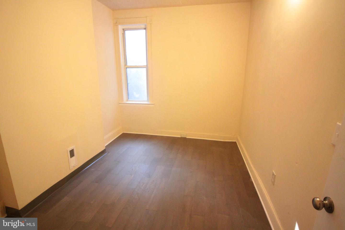2704 Greenmount Ave Property Photo 10