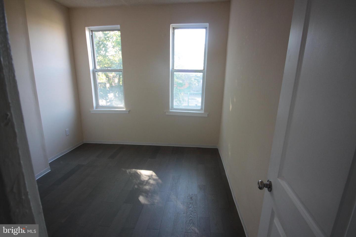 2704 Greenmount Ave Property Photo 12