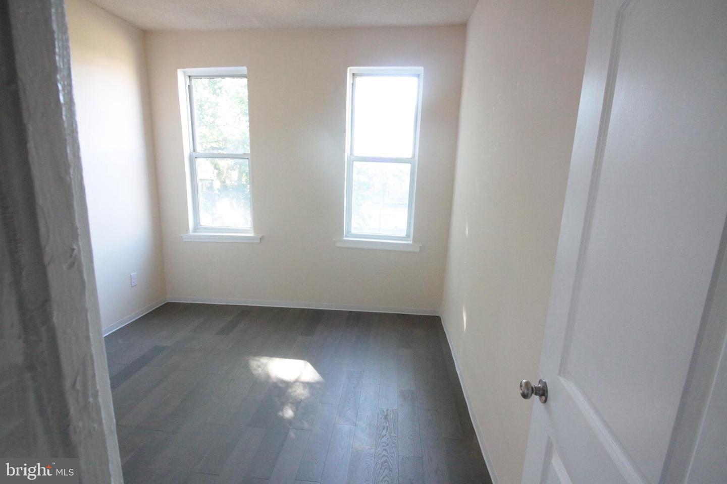 2704 Greenmount Ave Property Photo 13