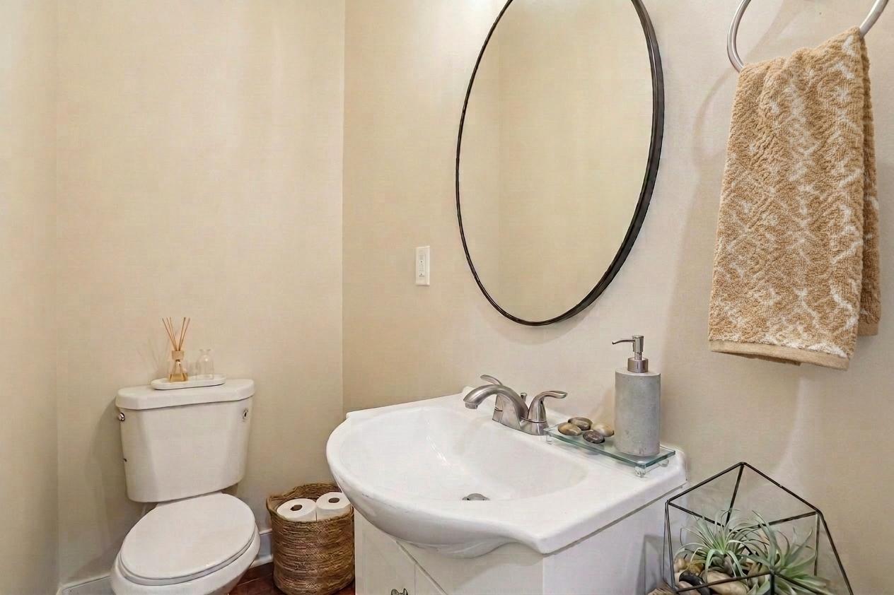 1602 N Bond St Property Photo 7