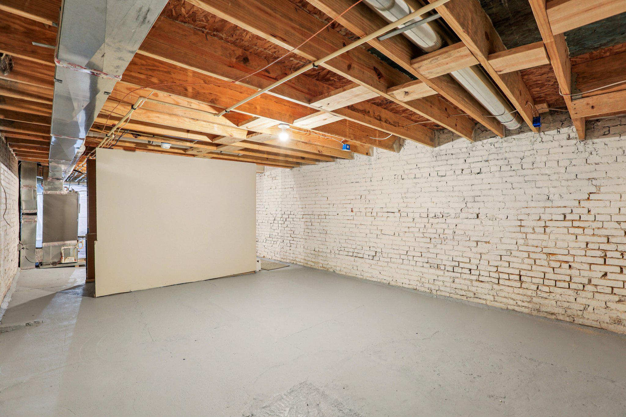 1602 N Bond St Property Photo 18