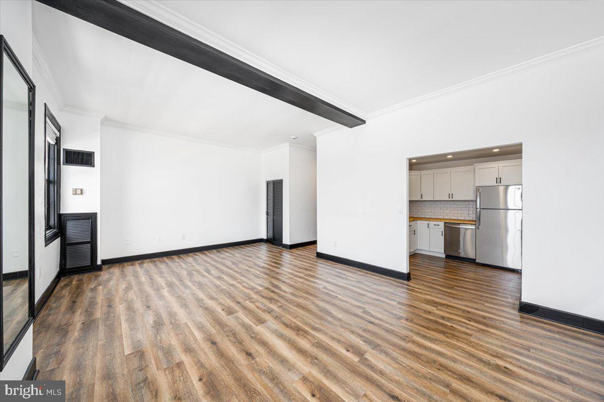1 E Chase St #1008 Property Photo 7