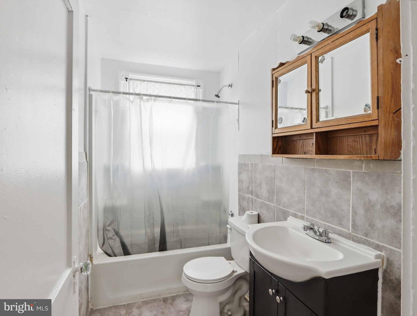 2517 Washington Blvd Property Photo 18