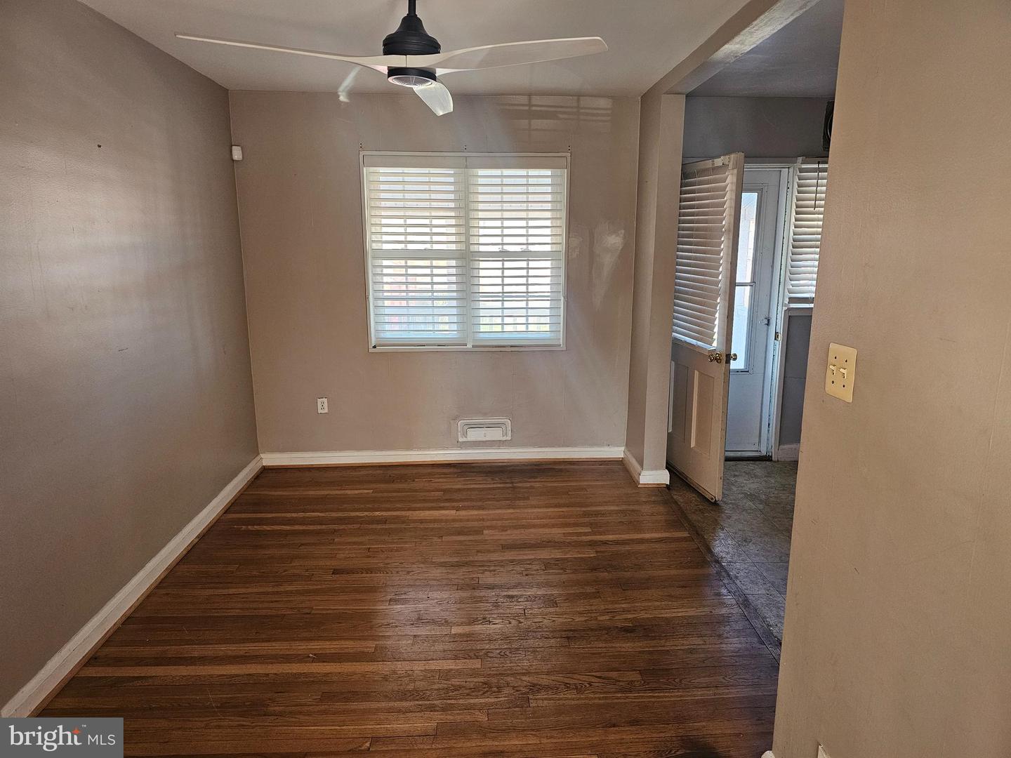 4728 Williston St Property Photo 4