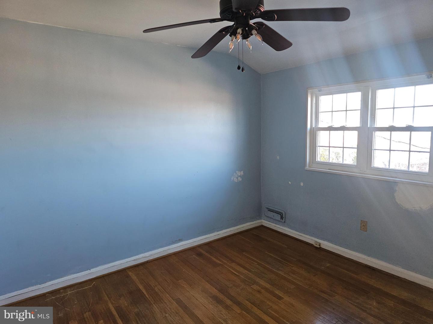 4728 Williston St Property Photo 6