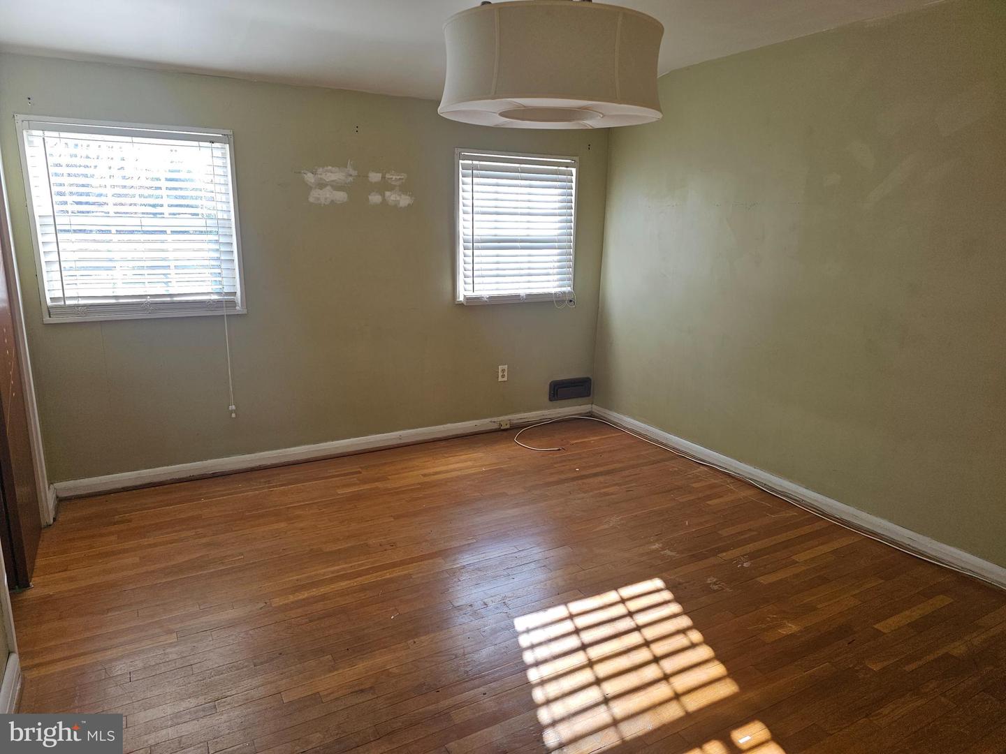 4728 Williston St Property Photo 7