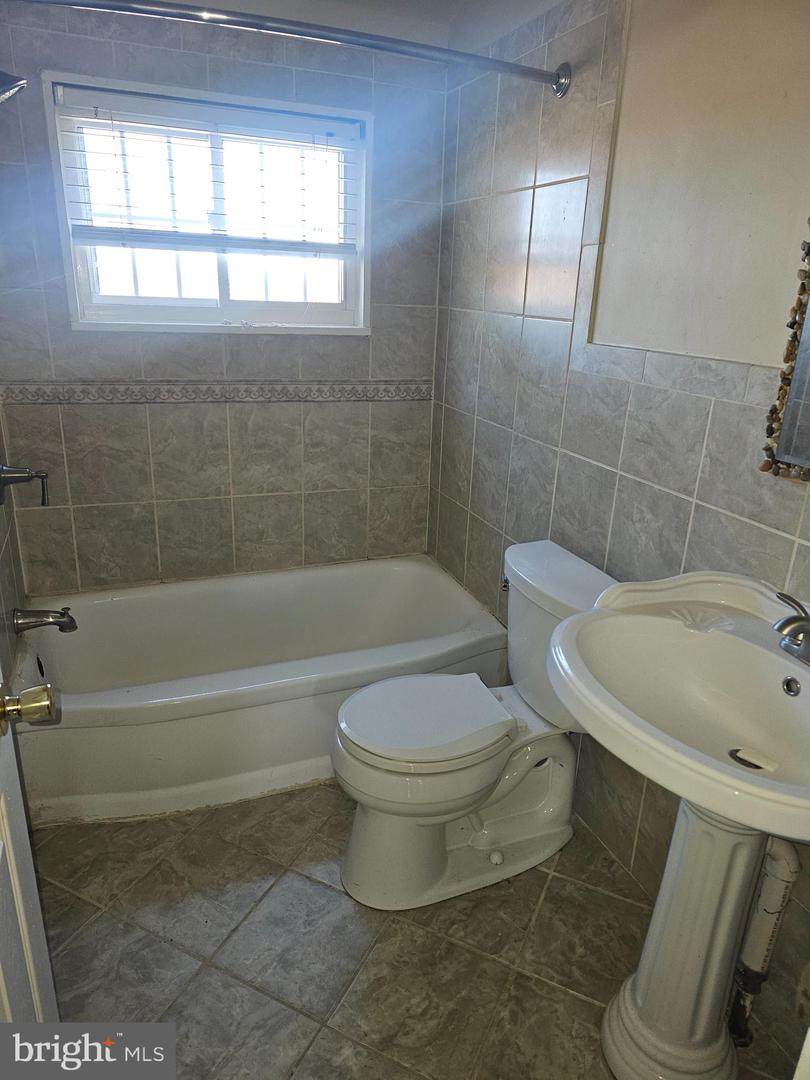 4728 Williston St Property Photo 8
