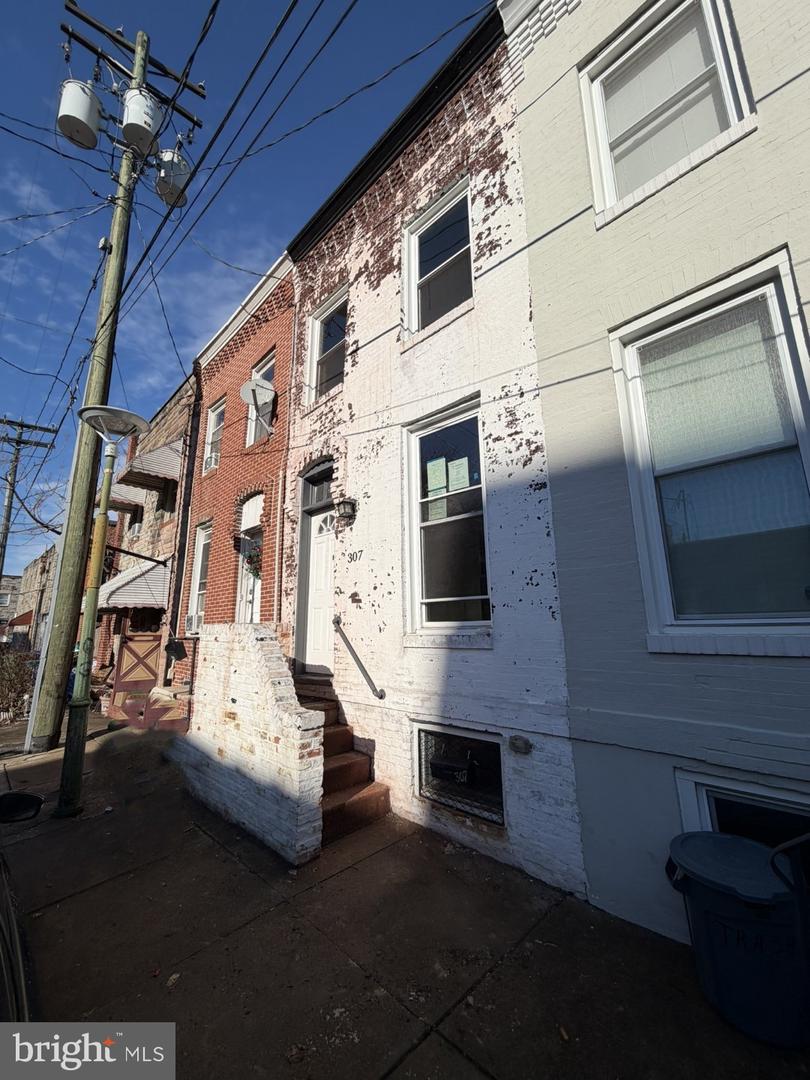 307 S Baylis St Property Photo 1