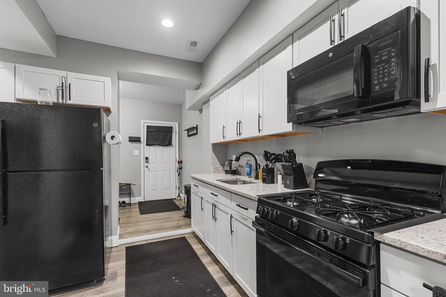3110 Cliftmont Property Photo 9