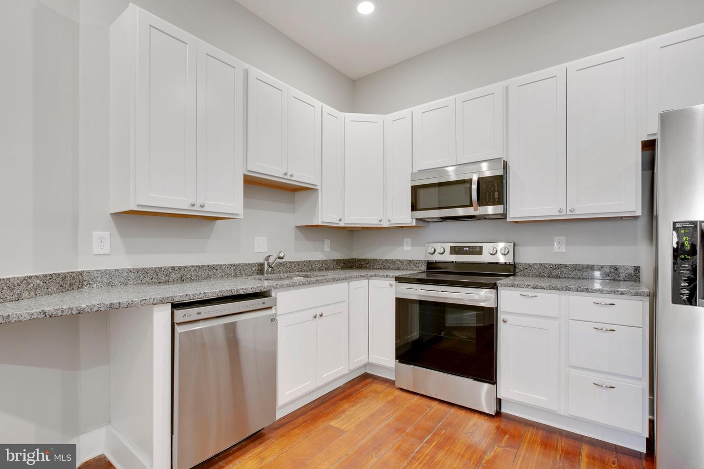 106 W Saratoga St Property Photo 4