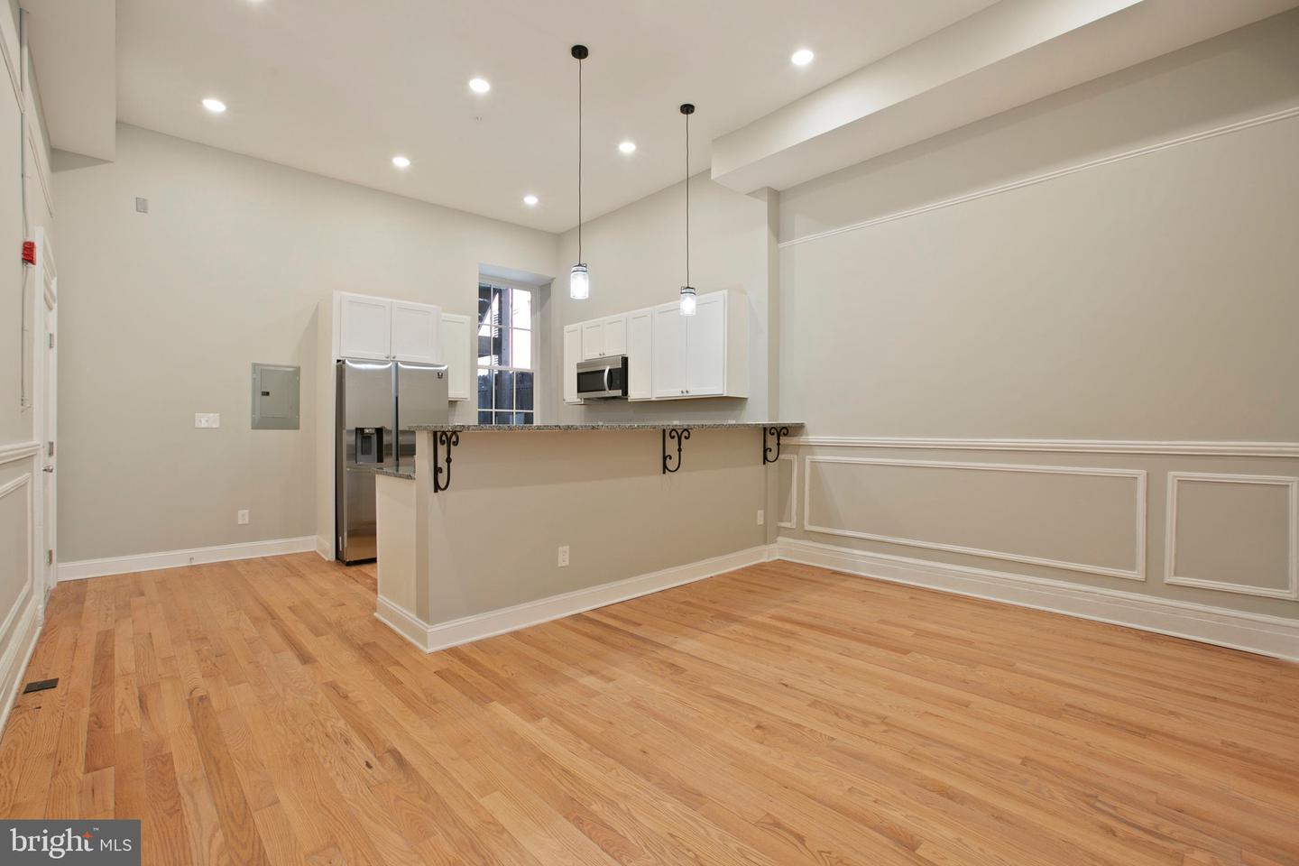 106 W Saratoga St Property Photo 8