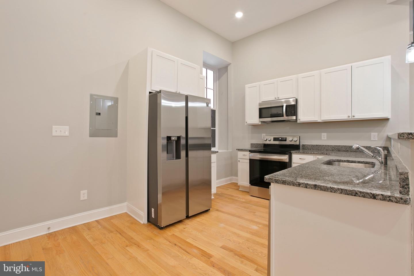 106 W Saratoga St Property Photo 10