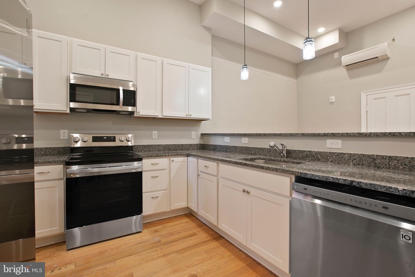 106 W Saratoga St Property Photo 12