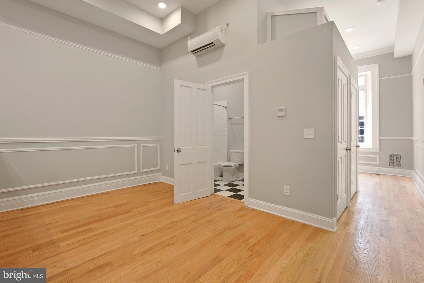 106 W Saratoga St Property Photo 16