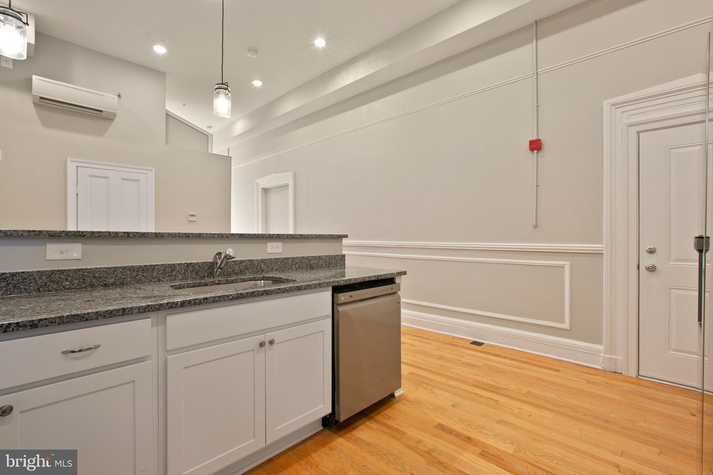 106 W Saratoga St Property Photo 17