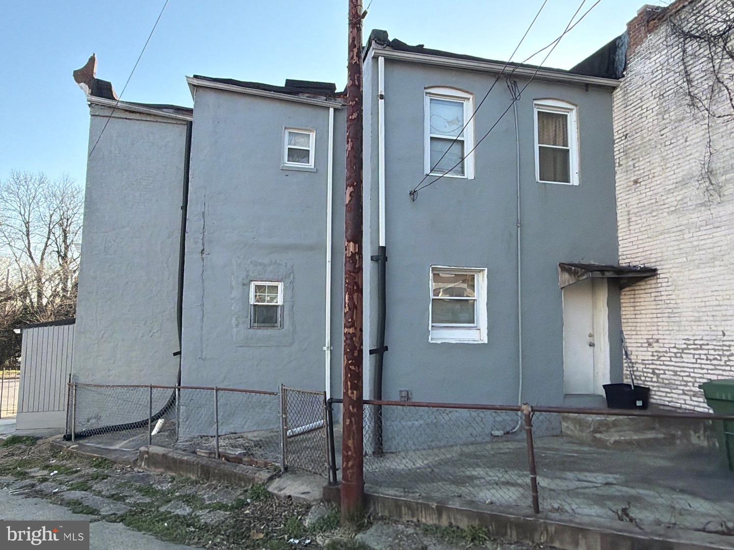 33 S Calverton Rd Property Photo 3