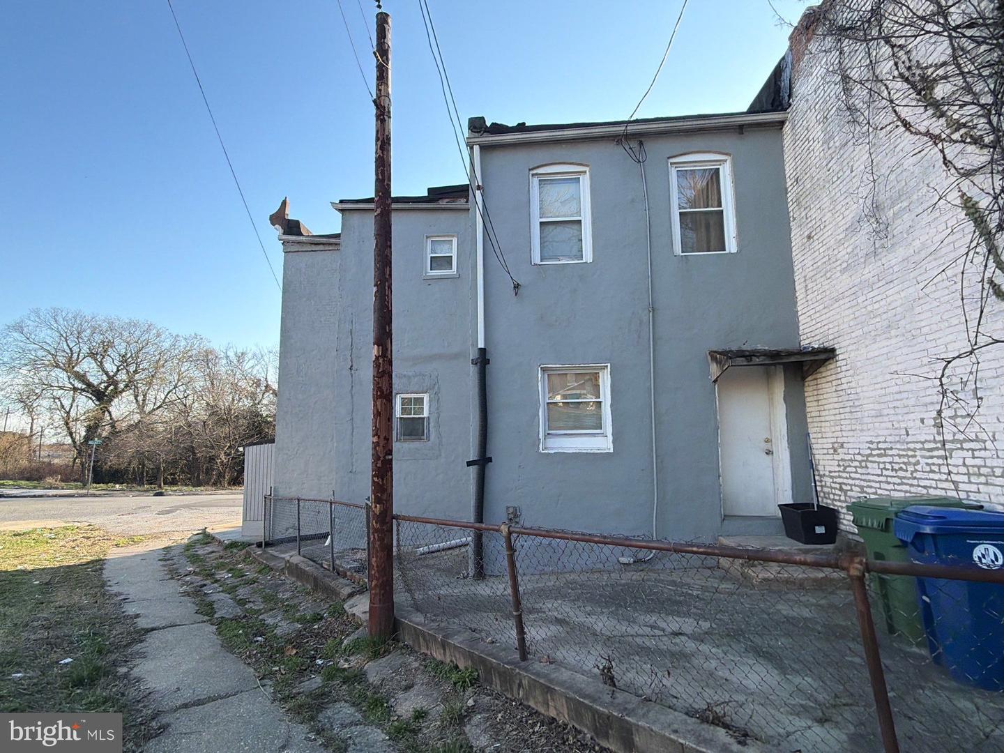33 S Calverton Rd Property Photo 4