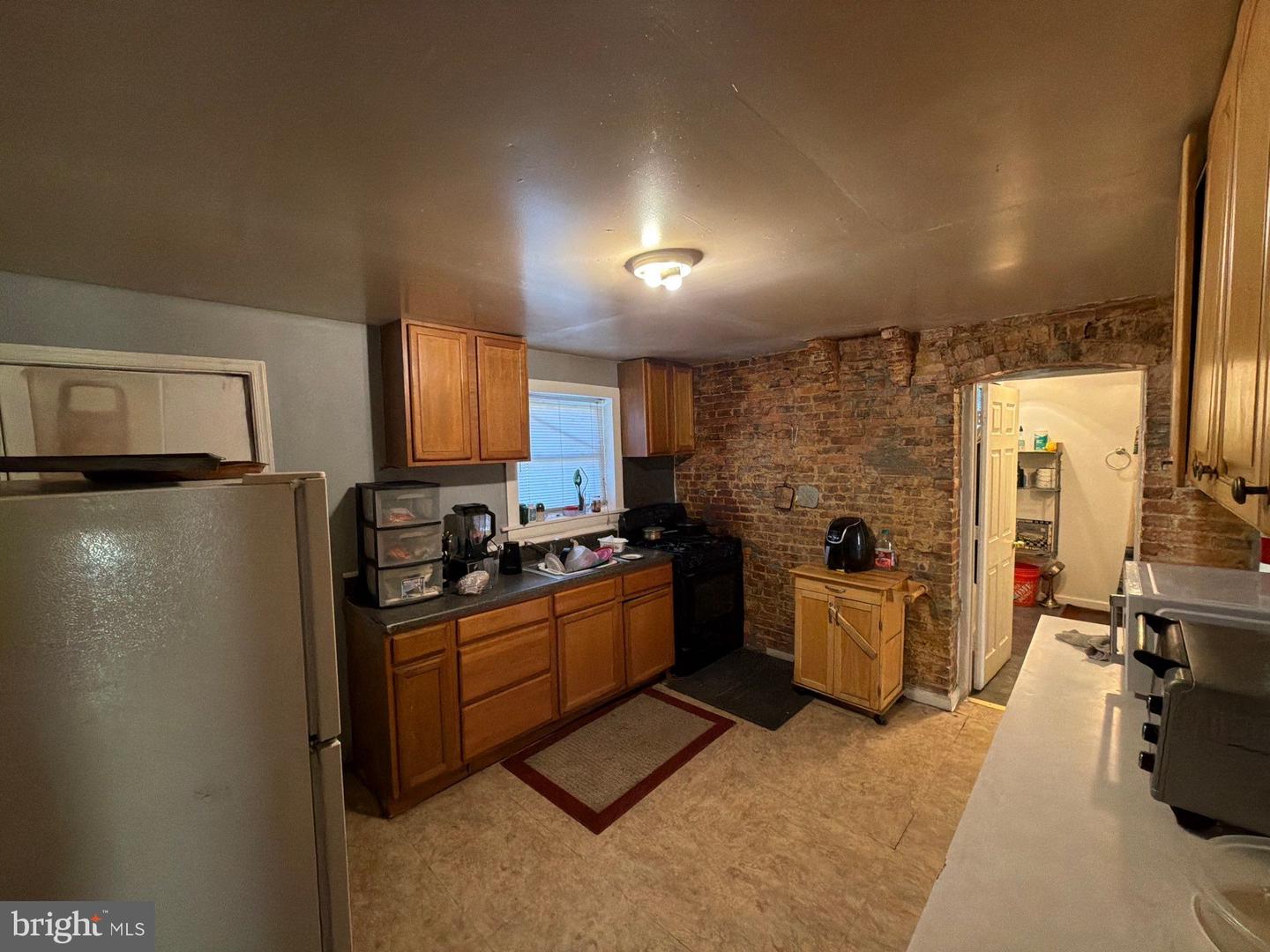 33 S Calverton Rd Property Photo 6