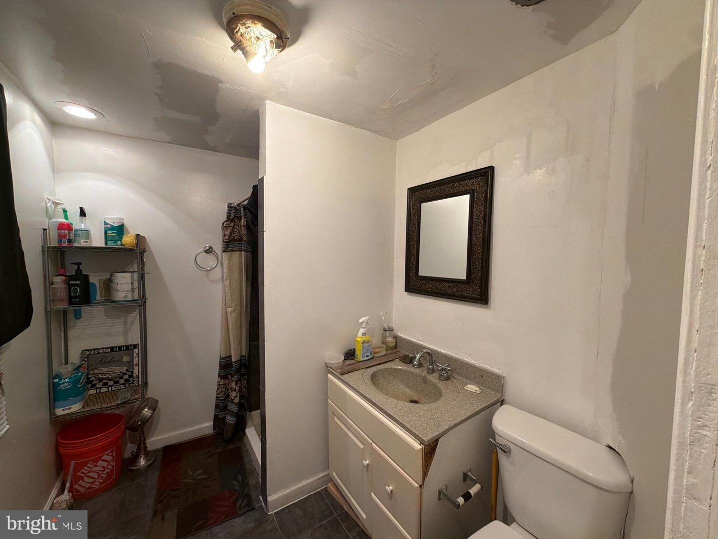 33 S Calverton Rd Property Photo 10