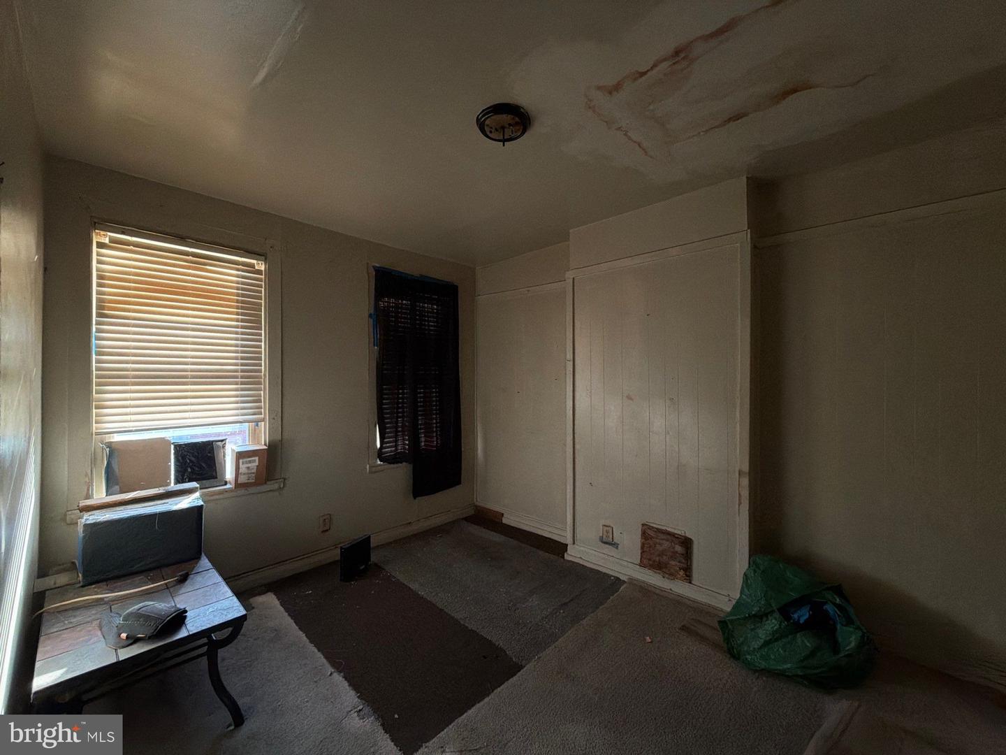 33 S Calverton Rd Property Photo 12