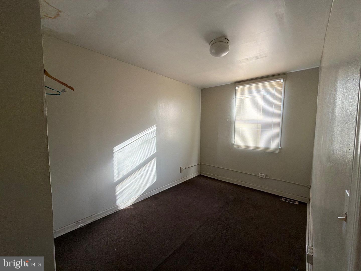 33 S Calverton Rd Property Photo 13