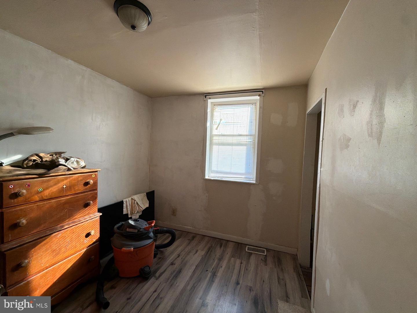 33 S Calverton Rd Property Photo 14