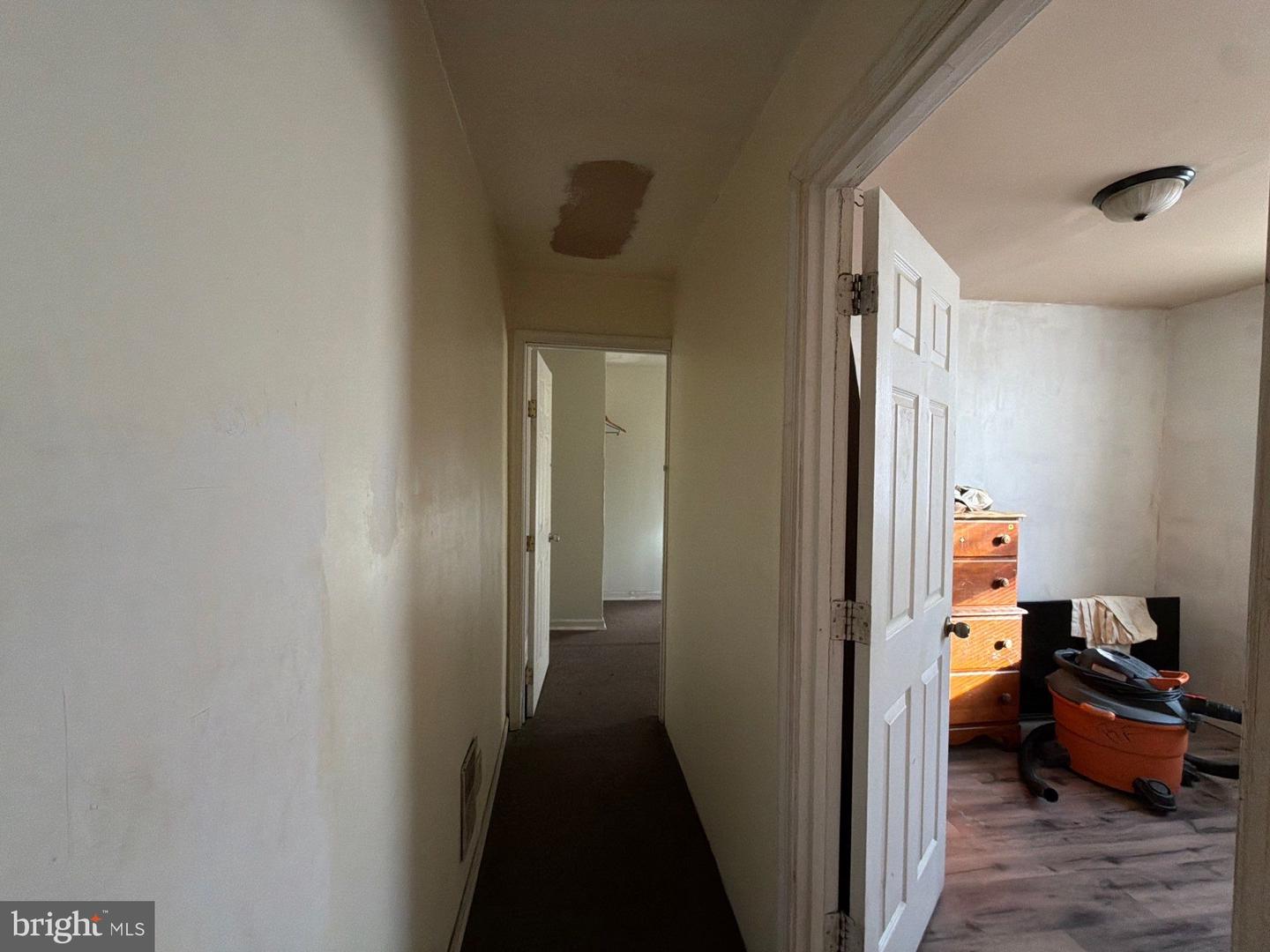 33 S Calverton Rd Property Photo 15