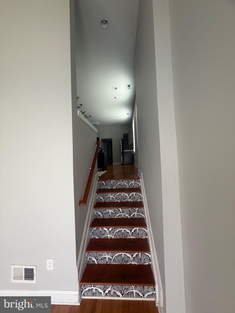 17 E 21st St Property Photo 37