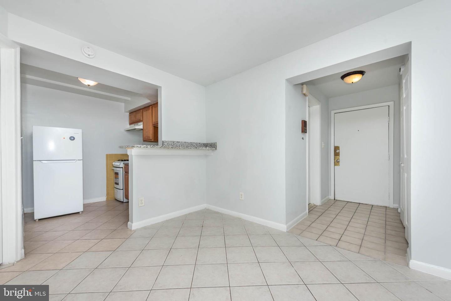 1911 W Baltimore St Property Photo 4