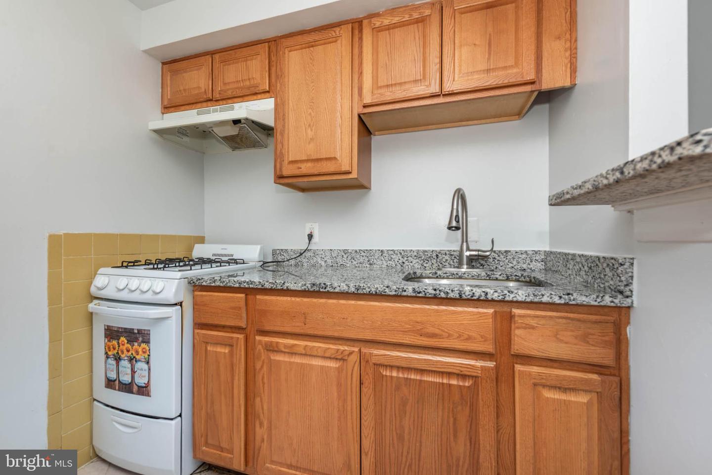 1911 W Baltimore St Property Photo 6
