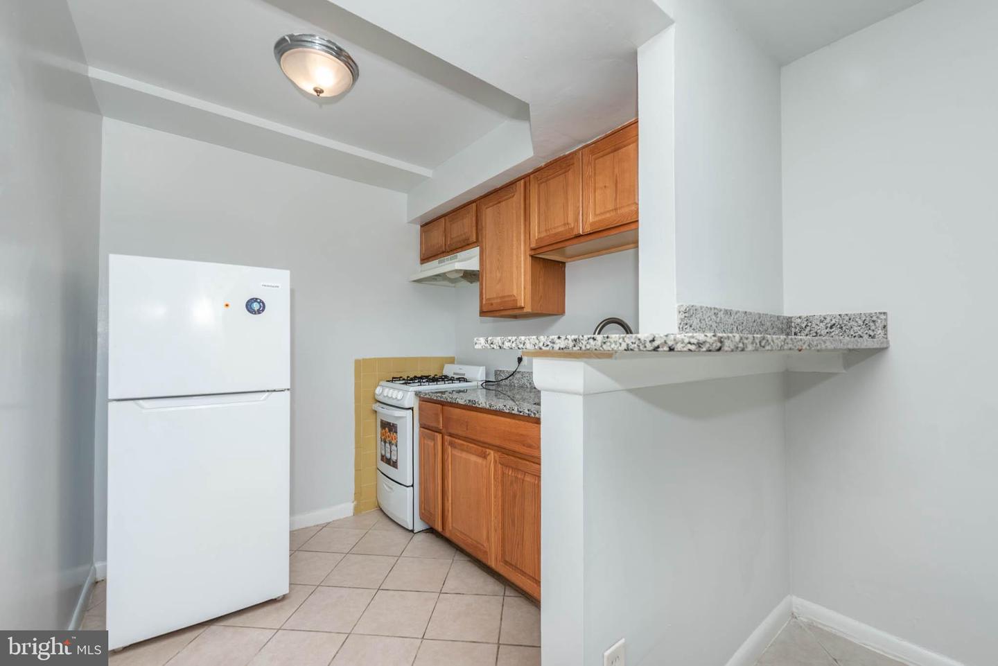 1911 W Baltimore St Property Photo 7
